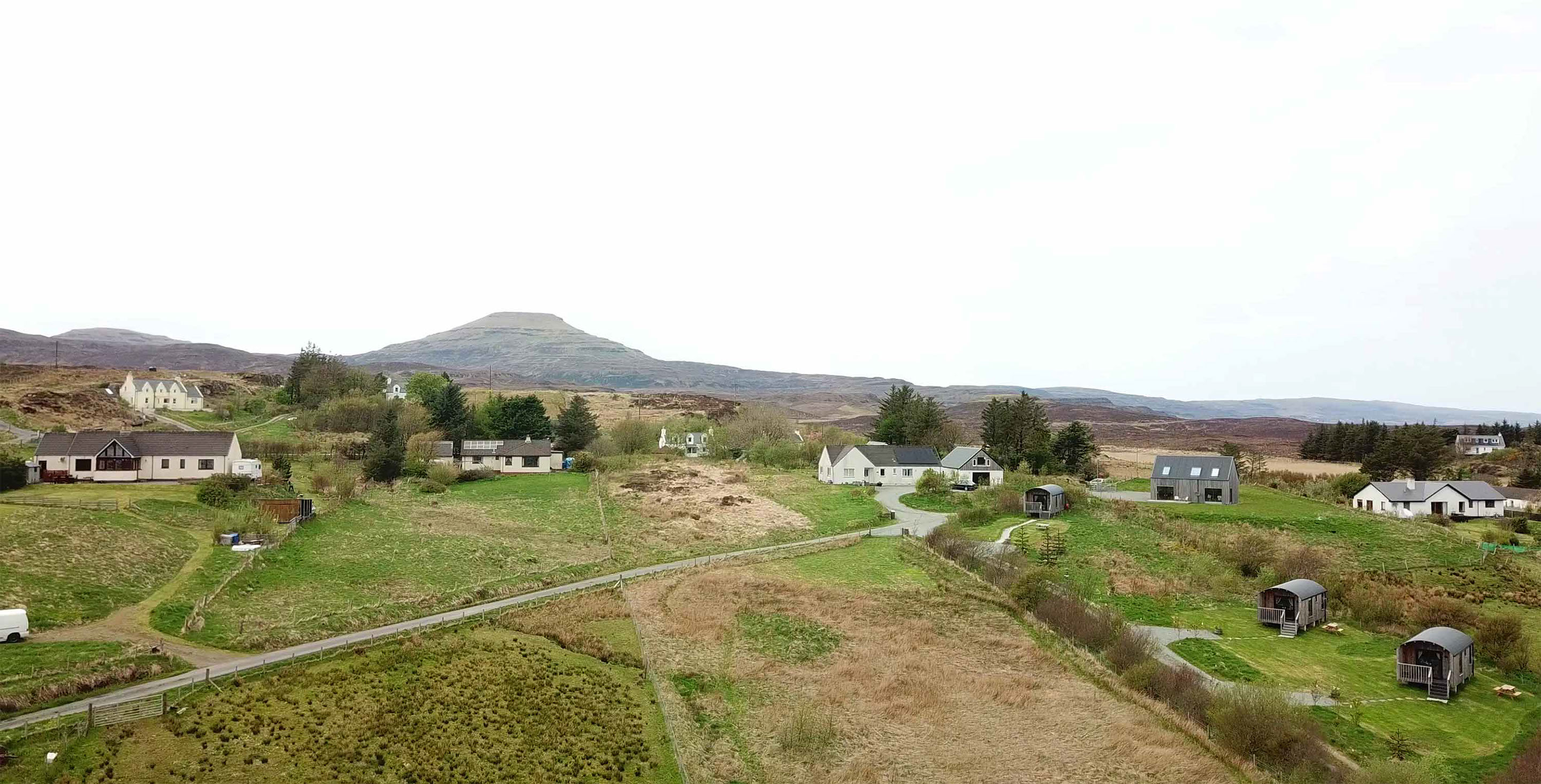 The Coach House is located in Dunvegan on the Isle of Skye and offers sea view self catering cabin accommodation